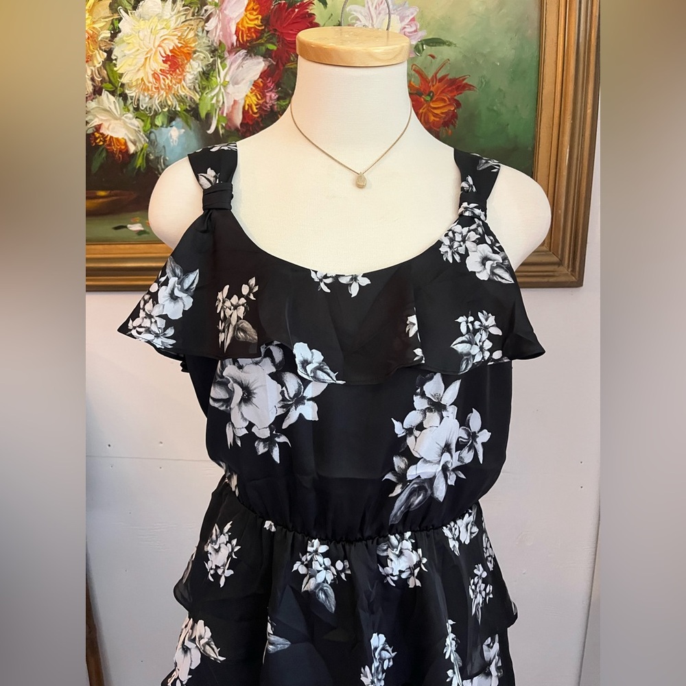White House Black Market Black and White Floral Dress - Picture 3 of 8